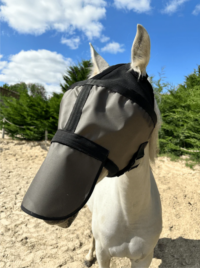 Screenshot-2025-06-01-at-15-58-34-Helios-90-anti-UV-mask-without-earmuffs-with-earmuffs-Equidiva