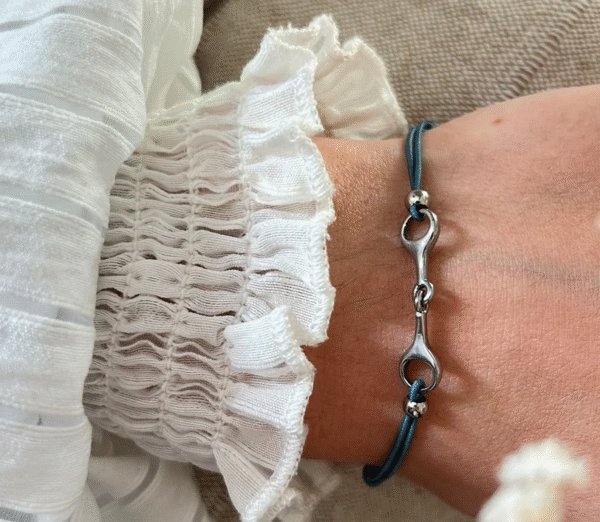 Screenshot-2026-01-26-at-11-18-25-Leo-bracelet-adjustable-elastic-cord-2-8-cm-bit-gold-plated